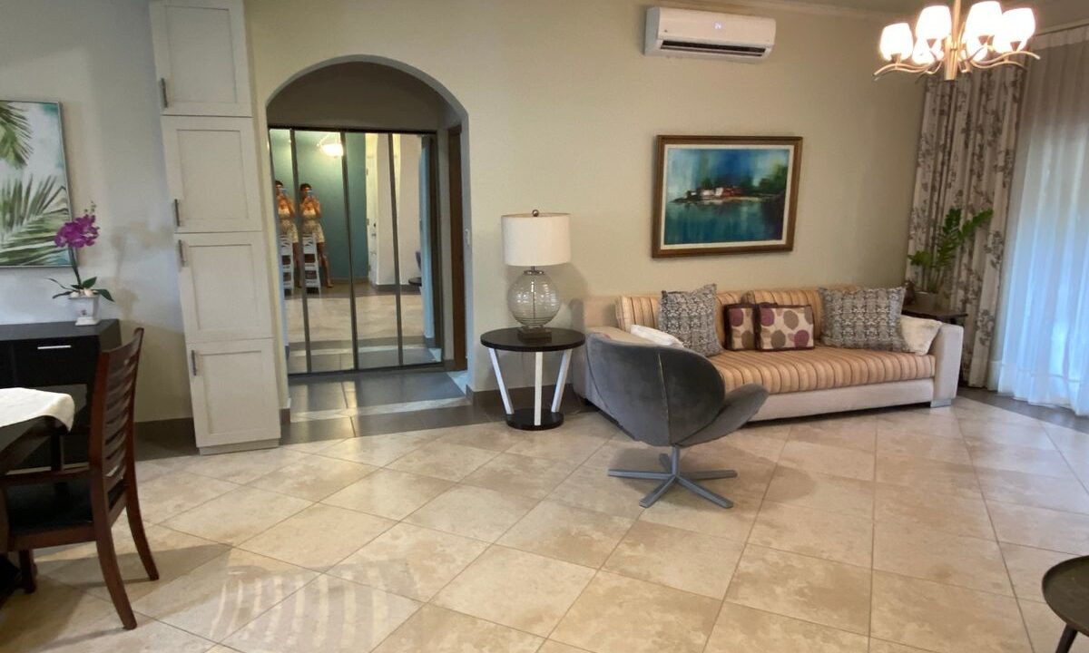 3 vista amplia sala OO 3512