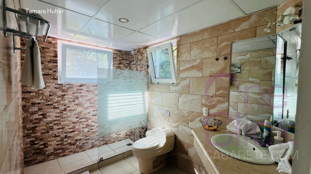 5 amplio baño