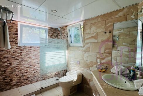 5 amplio baño